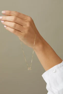 Geelgouden hanger C, 0.04 ct diamant, Alphabet