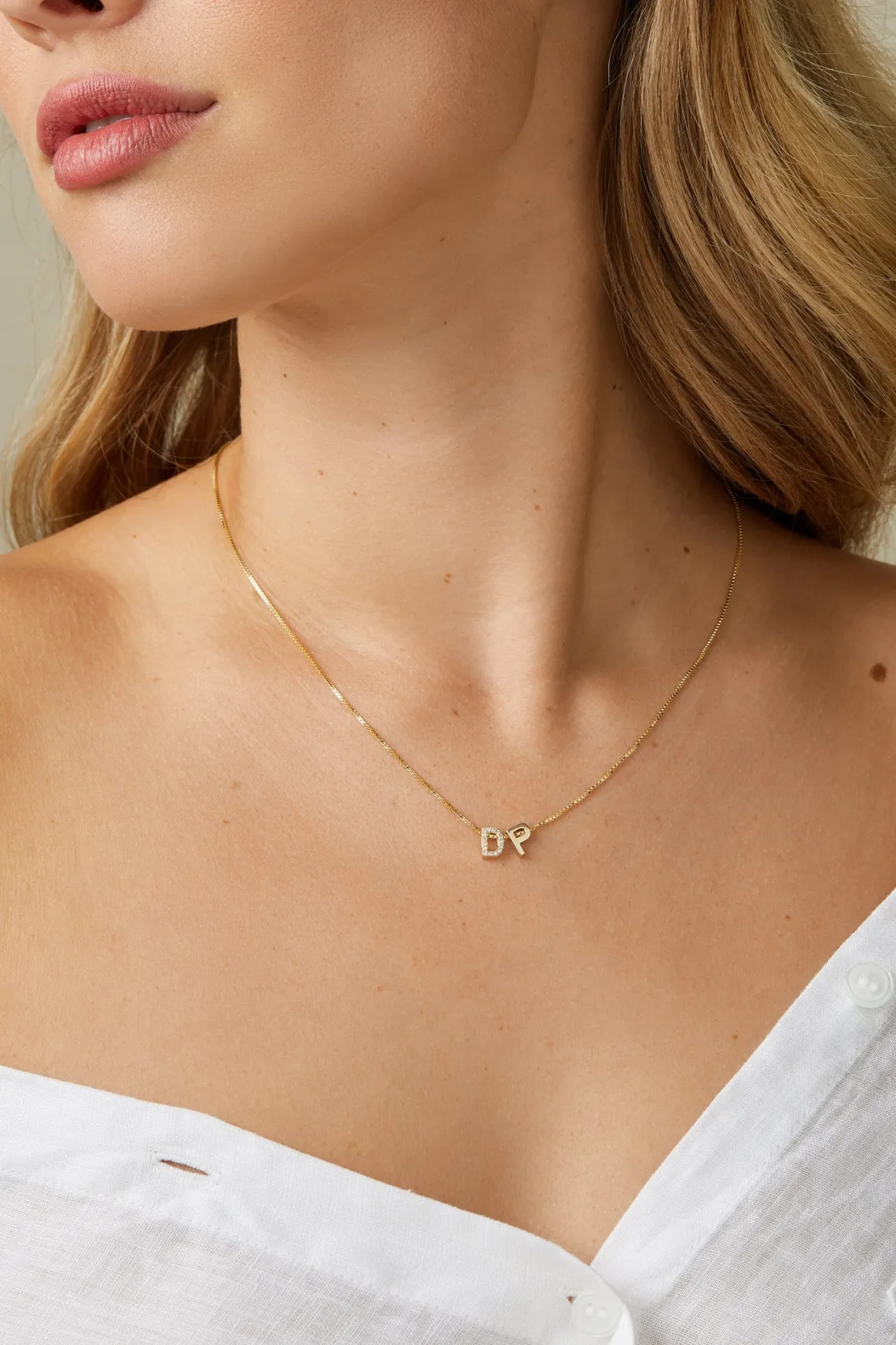 Geelgouden hanger D, 0.05 ct diamant, Alphabet