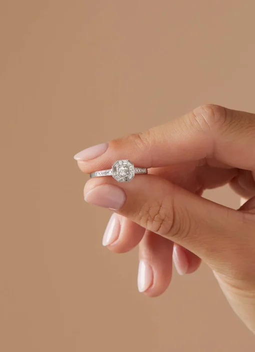 Witgouden ring, 0.55 ct diamant, Since 1904