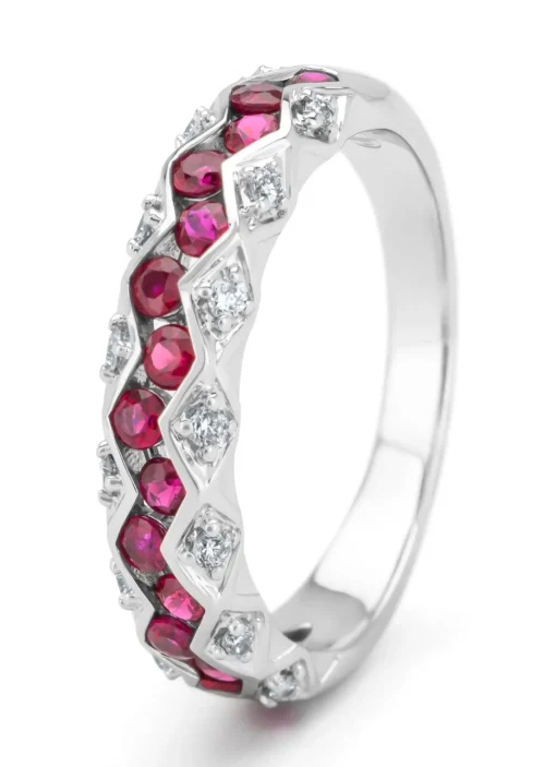 Witgouden ring, 0.68 ct robijn, Majestic