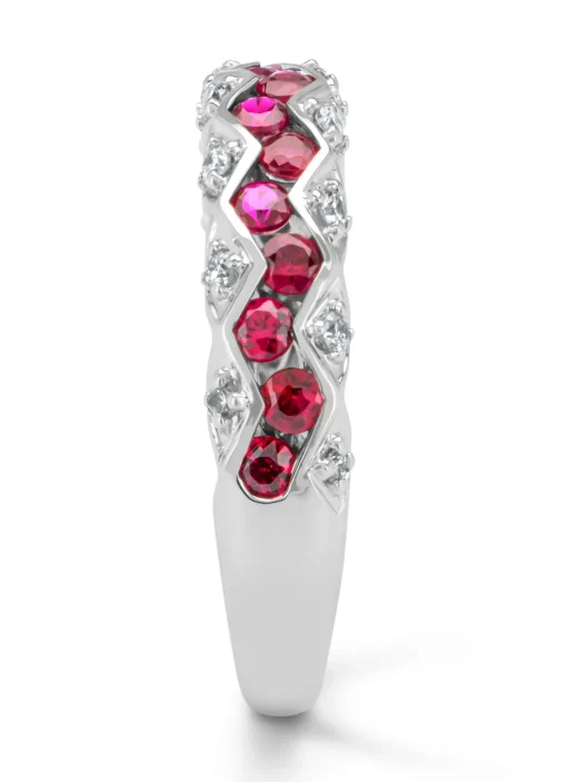 Witgouden ring, 0.68 ct robijn, Majestic