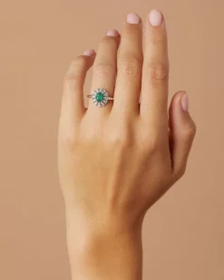 Witgouden ring, 0.48 ct smaragd, Majestic